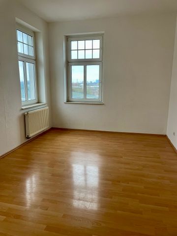 Geräumige 4-Raumwohnung mit Erker in Bahnhofsnähe - Foto 3