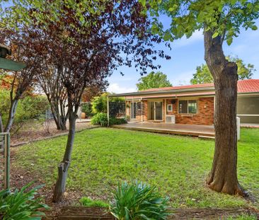 Charming 4-Bedroom Family Home with Private Garden - Photo 1