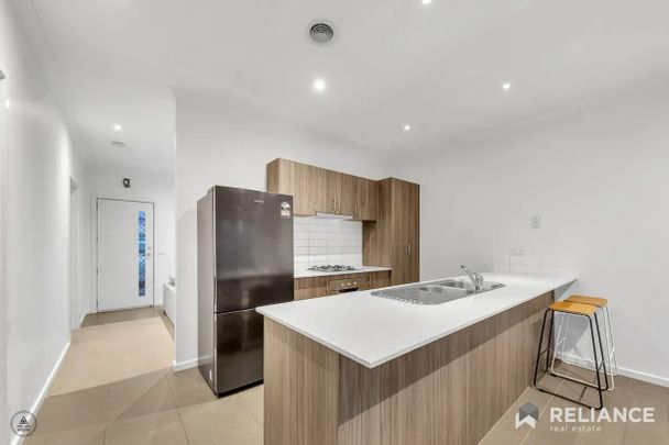 Fabulous 2Br Cosy Home in Point Cook! - Photo 1