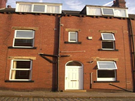 Glebe Avenue (room 6), Kirkstall, Leeds - Photo 4