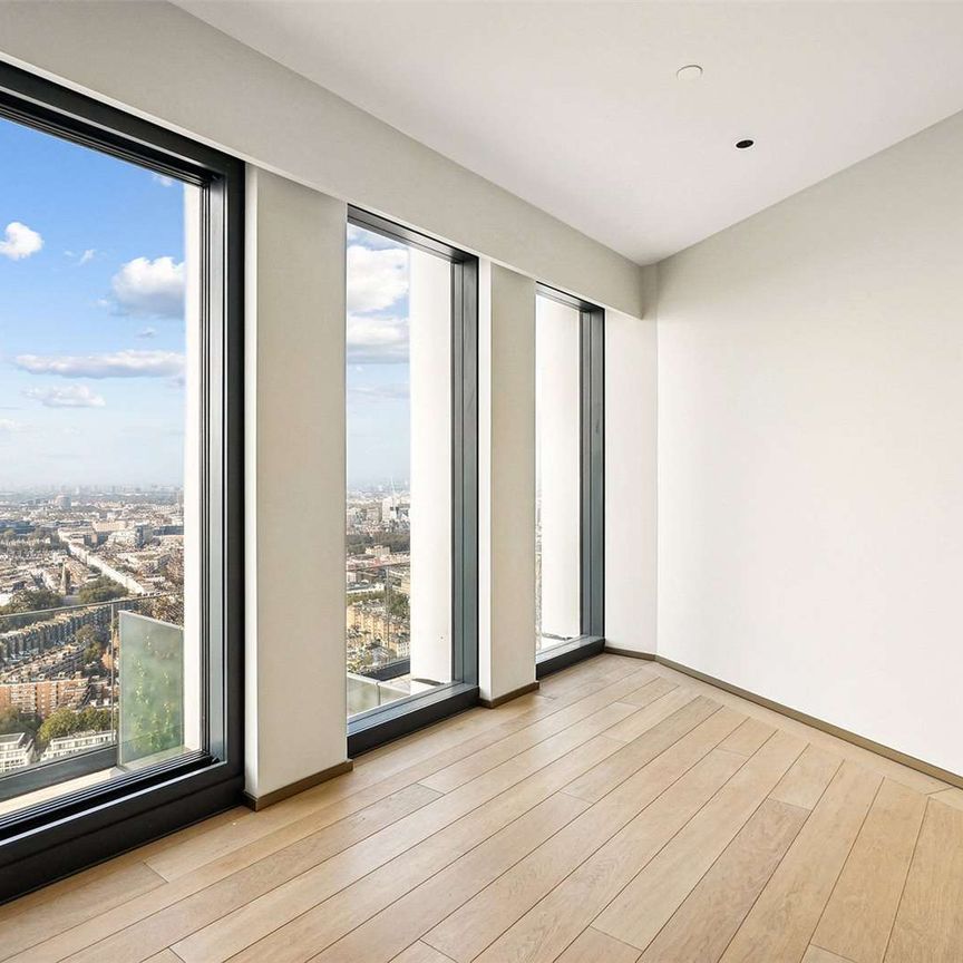 A modern three bedroom apartment with river views - Photo 1