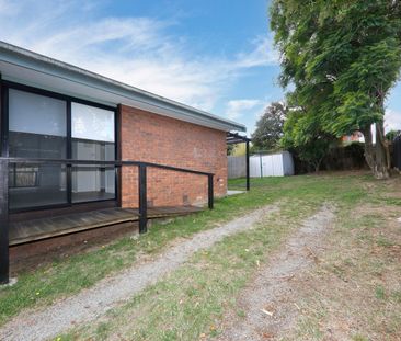 Stylish Self-Contained Unit: Efficient Layout & Modern Amenities - Photo 5