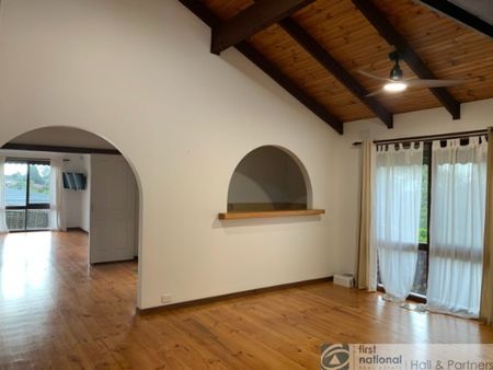 6 Nyora Close, Endeavour Hills - Photo 2