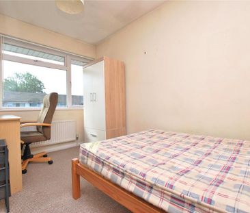 4 bedroom semi-detached house to rent - Photo 2