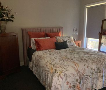 Lovely 2 Bedroom Townhouse In The Perfect Location - Photo 3