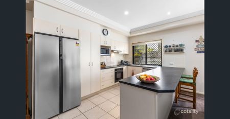 RENOVATED MODERN DUPLEX HOME IN EXCELLENT LOCATION - Photo 5