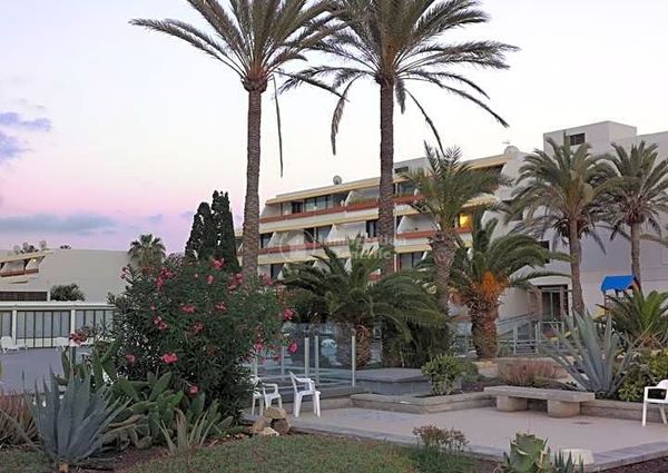 * For rental 2 bedroom apartment in Costa del Silencio