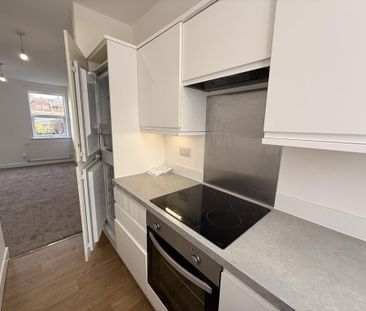 2 bedroom mews to rent - Photo 4