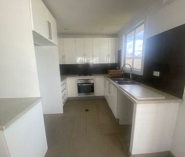 FOR LEASE - Spacious Renovated 3 Bedroom Home - Photo 4