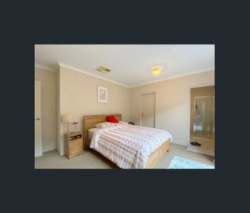 Modern 4 Bedroom Family Home - Walk to Schools, Shops & More! - Photo 3