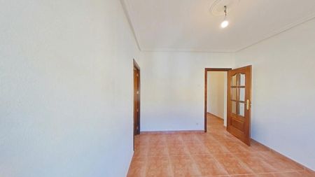 Piso de alquiler en La Fortuna - Photo 2