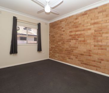 2/8 Veale Street Wagga Wagga NSW - Photo 1