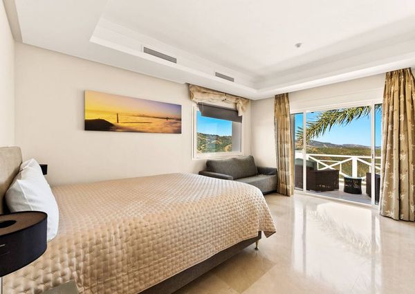 Luxury Villa for rent in Marbella Del Este, Andalusia