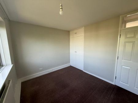 3 bedroom flat to rent - Photo 3