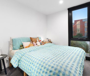 Bright & Convenient 2-Bedroom Apartment in the Heart of Box Hill - Photo 3