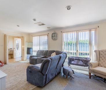 Spacious Family Home - Photo 2