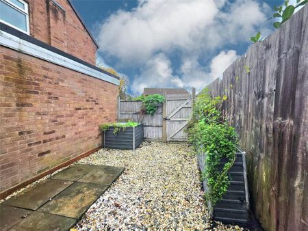 2 bedroom terraced house to rent - Photo 5