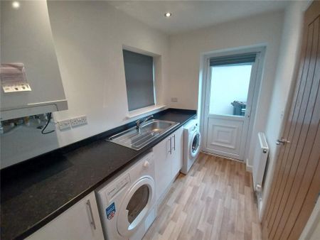 4 bedroom detached house to rent - Photo 2