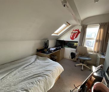 6 bedroom terraced house to rent - Photo 4