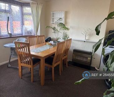 3 bedroom semi-detached house to rent - Photo 2