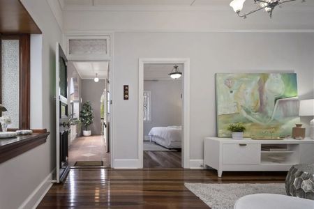 Art Deco Charm Nestled in New Farm's Heart - Photo 2