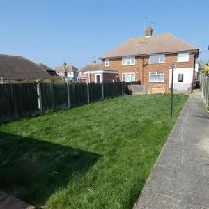 2 bedroom semi-detached house to rent - Photo 2