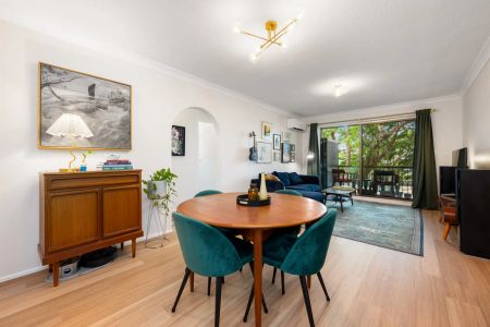 VERSATILE LIVING WITH LEAFY OUTLOOK IN PRIME PADDINGTON LOCATION - Photo 2