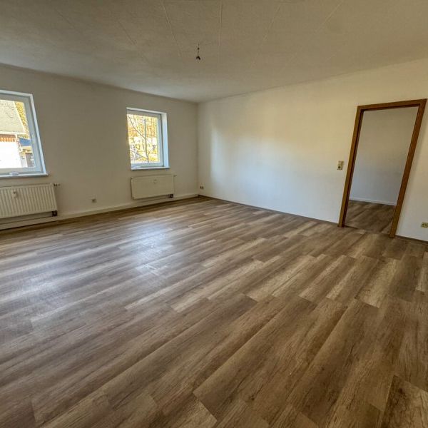 Frisch renovierte 2-Raum-Wohnung mit neuer Einbauküche in Beierfeld zu vermieten - Photo 1