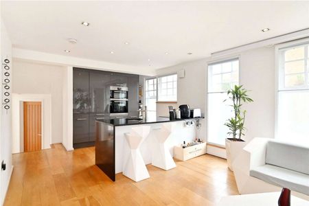 Experience a one-of-a-kind short-term rental in this stunning 4-bedroom home  a former pub transformed into a characterful and spacious residence. Brimming with period charm. - Photo 4