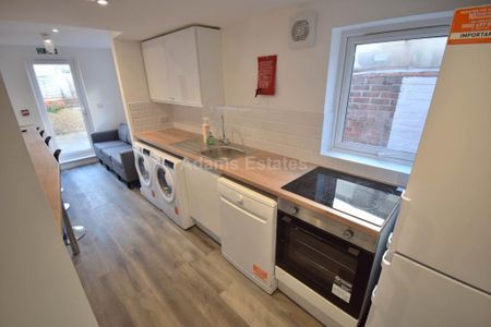 1 bedroom in a house share to rent - Photo 4