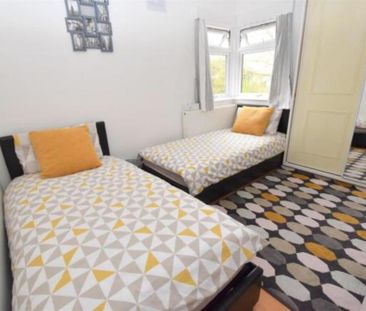 3 Bed Semi-Detached House, Shakespeare Crescent, E12 - Photo 6
