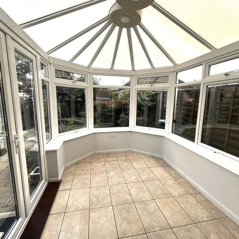 2 bedroom detached bungalow to rent - Photo 1