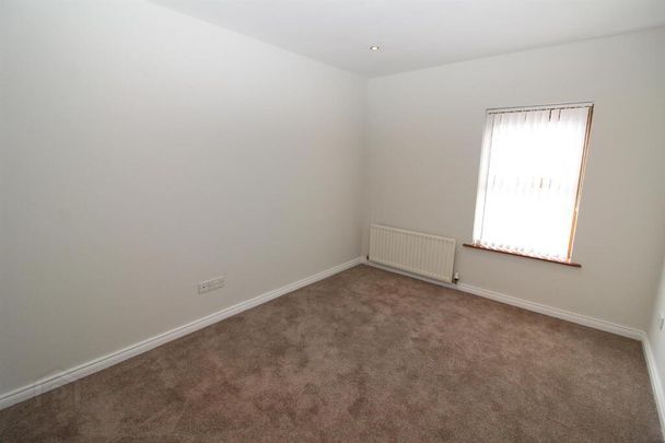 46 Mayfield High Street, Newtownabbey, BT36 7WU - Photo 1