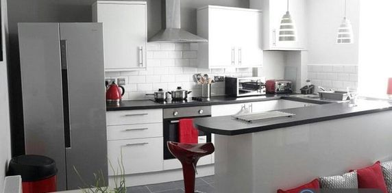 1 bedroom in a house share to rent - Photo 2