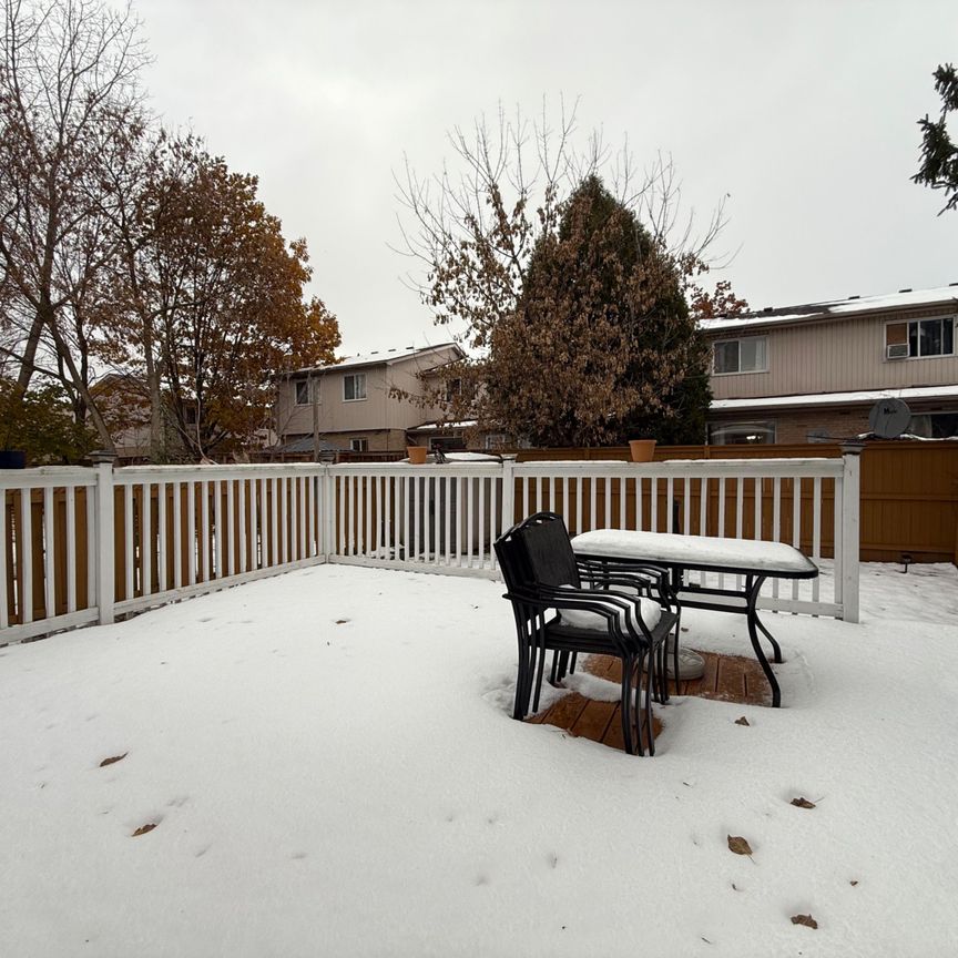 For Lease - 10 Chalkstone Drive Unit# 33, London South, Ontario - Photo 1