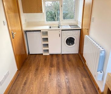 Studio Flat, Very Near Off Almond Avenue Area, W4 - Photo 4