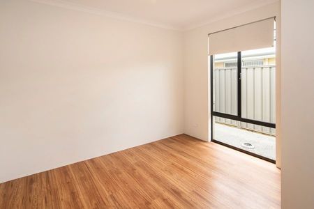 Family Home in Fantastic Location! - Photo 2