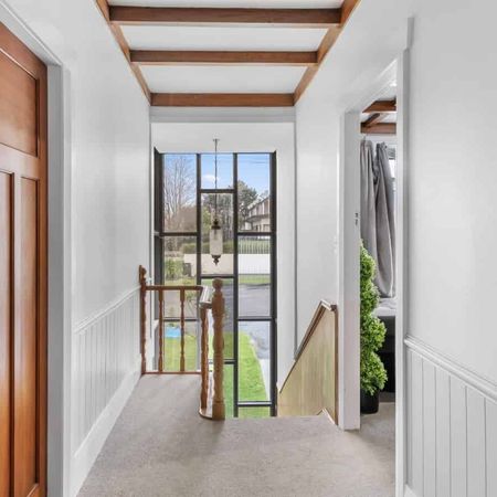 Spacious three bedroom home, central location - Photo 4