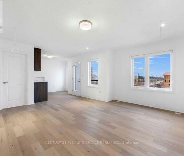 3 CROWN GATE - Photo 1