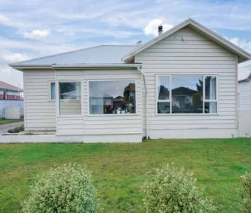 Spacious Four-Bedroom Villa with Character and Comfort - Photo 1