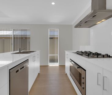 3 x 2 Family Home in Hilbert - Photo 3