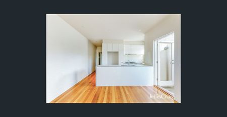 Enjoy a quiet cul-de-sac location - Photo 5