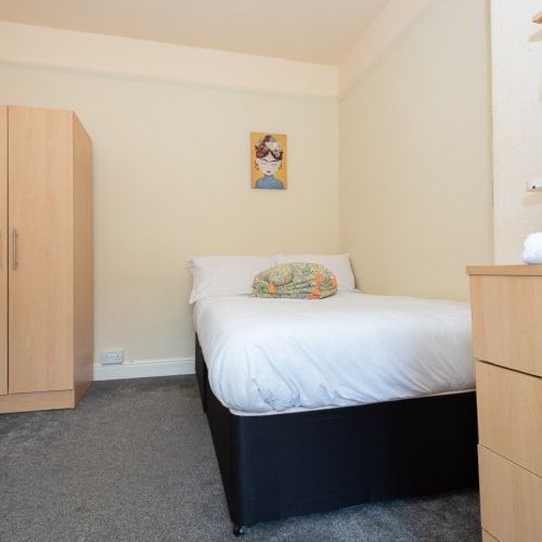 43 Headingley Avenue, Headingley, Leeds, LS6 3ER - Photo 1