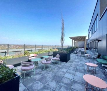 Rent at the iconic Thames Quarter; situated in this modern rental c... - Photo 6