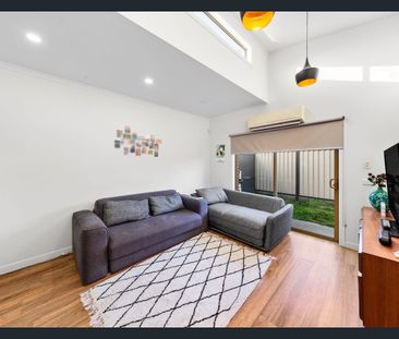 2/33 Henry St, St Albans, Vic 3021 - Photo 3