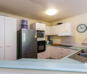 Handy two bedroom townhouse - Photo 2