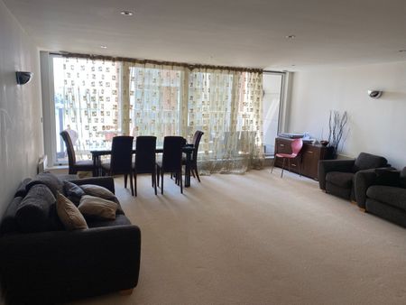 3 Bed Flat, Marmara Apartments, E16 - Photo 2