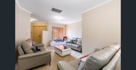 PEACEFUL FAMILY LIVING IN SOUGHT-AFTER RANFORD ESTATE!!! - Photo 3