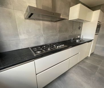 Vernieuwd appartement met 2 slaapkamers! - Photo 3