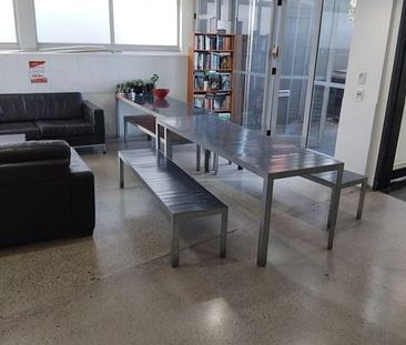 Central Auckland studio apartment Oasis with Pool! - Photo 4